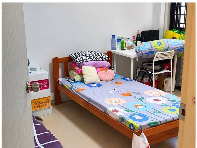 SHARE ROOM @ 130 Bt Merah View - $600 for 1 guy (aircon + wifi)