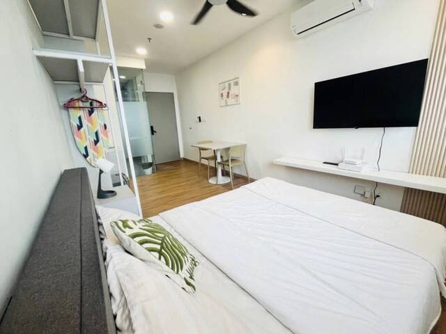 Private room of 27m² in Bedok South