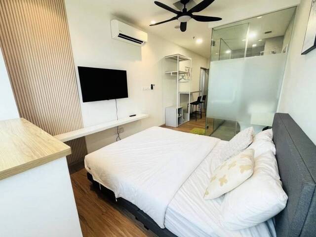 Private room of 27m² in Bedok South