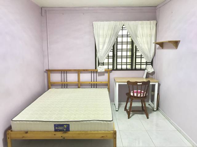 Blk 850 Cheap Air-con Common Room Near Woodlands MRT