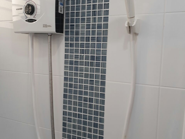 Female room share @ Lakeside