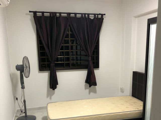 For females...Cheap Aircon Room for Rent (Sembawang)