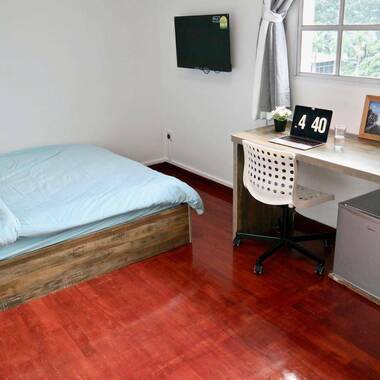 Spacious and comfortable private rooms near Beauty World MRT Station