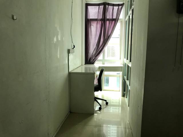 Common room queen bed 7 min walk to boon Keng mrt in private house