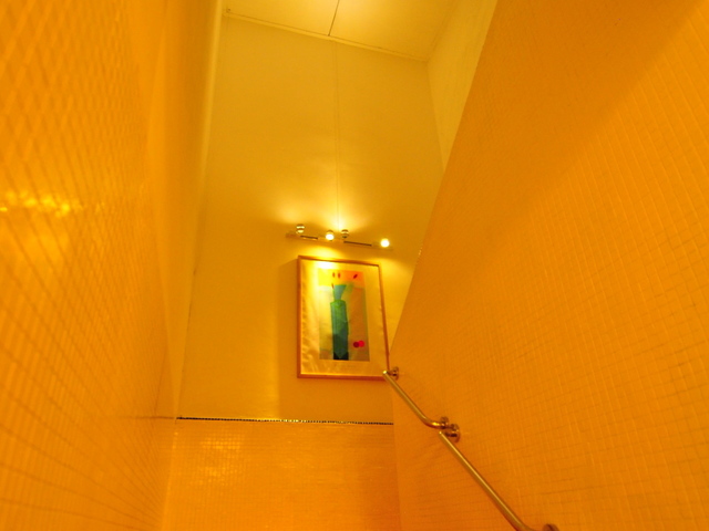 8 Mins MRT - Easy access, Suntec, MBS, Raffles Place