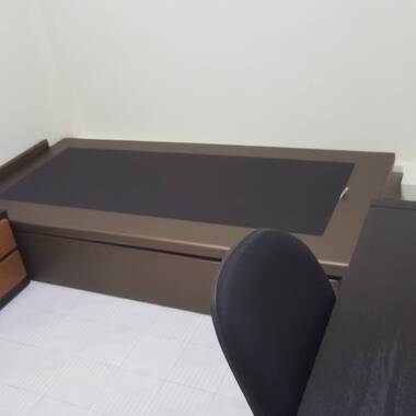 Hurry! Best Value Non Smoker Single Room Fully Furnished Corner Unit, Available Nov