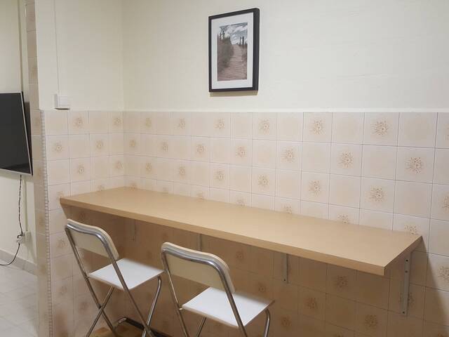 Hurry! Best Value 3 single + 1 utility Fully Furnished Corner Unit Avail 1st Jan