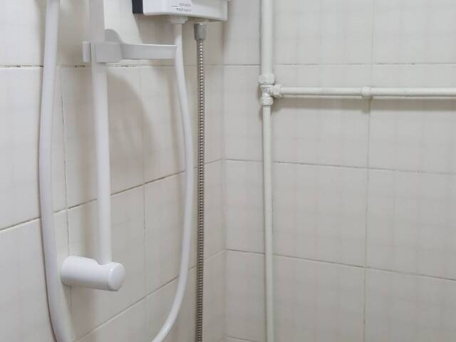 Hurry! Best Value 3 single + 1 utility Fully Furnished Corner Unit Avail 1st Jan