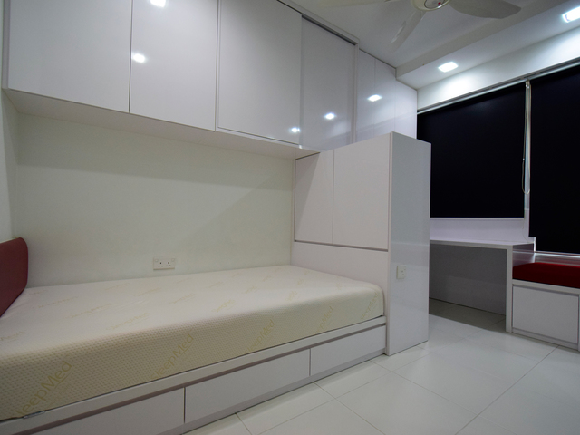 Luxurious Fully-furnished Clean Common Room at Ghim Moh Link