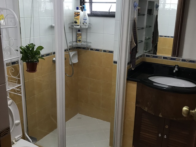 Common Room with Private bathroom ** 2 mins walk to Aljunied MRT station