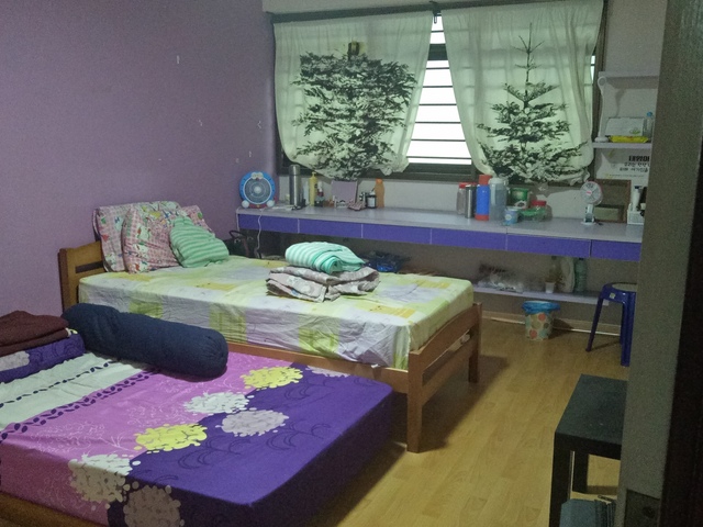 Share room available (april)