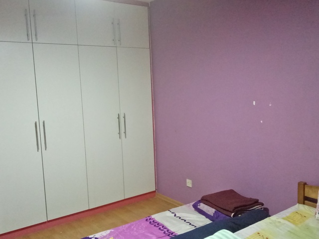 Share room available (april)