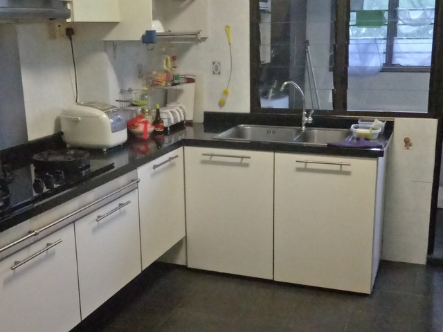 Share room available (april)