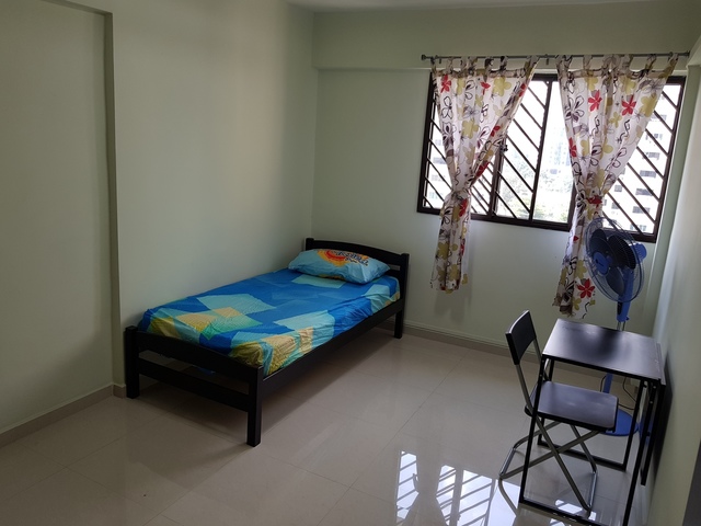 Cosy room, J.East Blk 113, Mins to Chinese Garden & J.East MRT w Aircon, WIFI, Utility, Furnished.