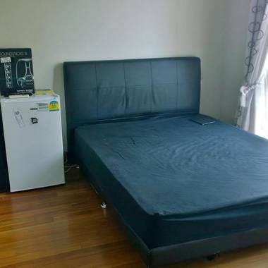 Great World City!!! River Valley !!! Queen Room with Private Bathroom!!!