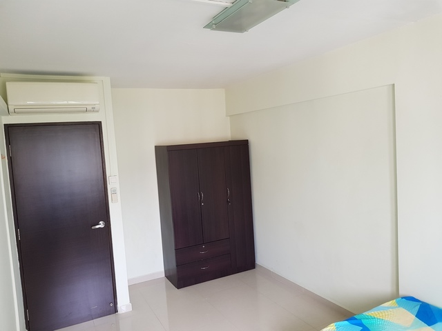 Cosy room, J.East Blk 113, Mins to Chinese Garden & J.East MRT w Aircon, WIFI, Utility, Furnished.