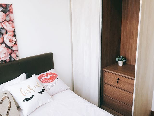 5 mins to Bugis / 2 mins to Paya lebar,brand new condo common room with balcony