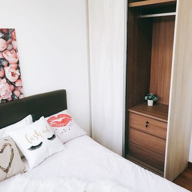 5 mins to Bugis / 2 mins to Paya lebar,brand new condo common room with balcony