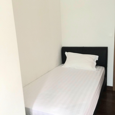Nearby MRT , Full Furnish Room for Rent . No agent fees