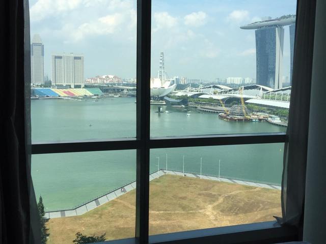 Bright / Spacious Big Master room. Raffles place MRT. Heart of the CBD