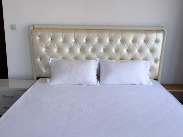 Bright / Spacious Big Master room. Raffles place MRT. Heart of the CBD