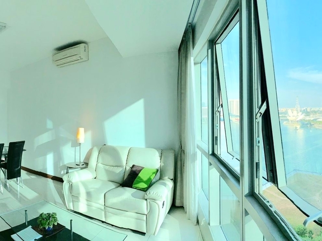 Central Location ! CBD - Condo Standard Room .