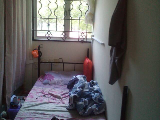 CGH free bus ,5 /10 mins walk to Green/ Blue Mrt station ,few stops 2 Expo, ChangiBizPk,AirPort
