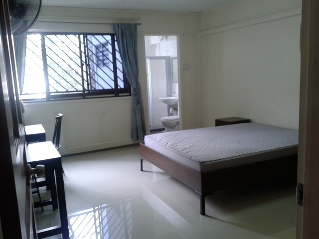 Big Master Rm @Redhill MRT. Green View. No Owner