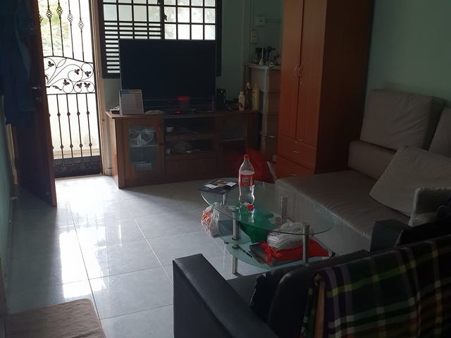 Female for room sharing