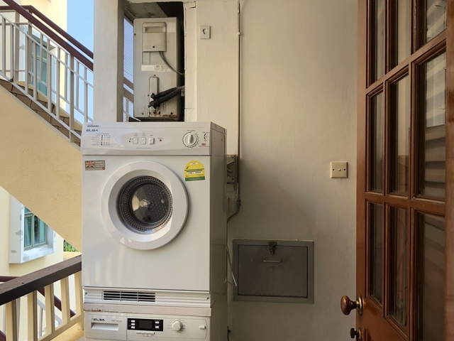 Spacious 2 BR + Utility Condo Near Kembangan MRT