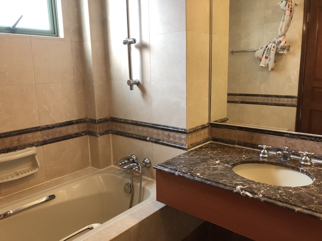 Spacious 2 BR + Utility Condo Near Kembangan MRT