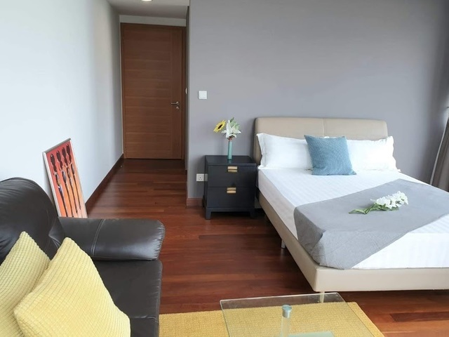 Bright & Airy ,Full Furnish Big Master Room @ Heart of CBD