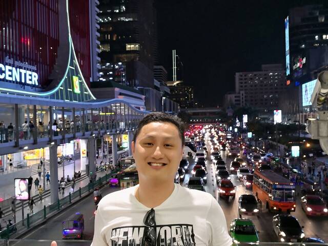 Gregory Gan is looking for a room in Kallang