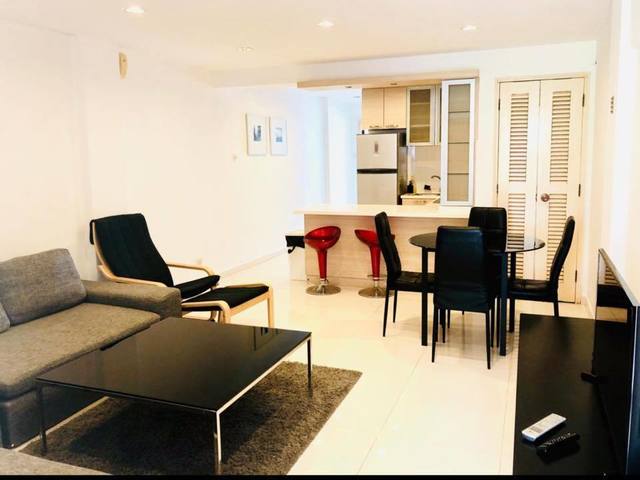 Big Common Room @ Somerset MRT (Centrepoint Apartment)