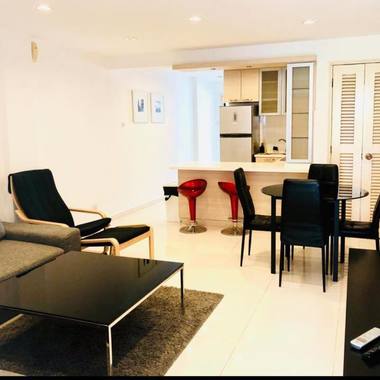 Big Common Room @ Somerset MRT (Centrepoint Apartment)