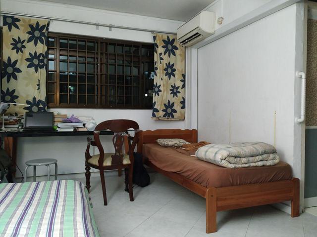 HDB one good sized common room(1 or 2 ppl)