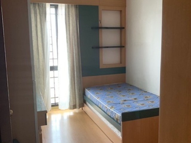 Central Grove common room for rent