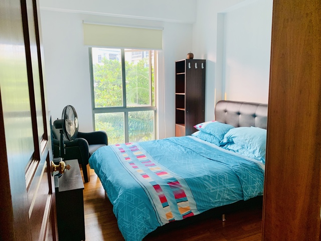 Nice room in River Valley