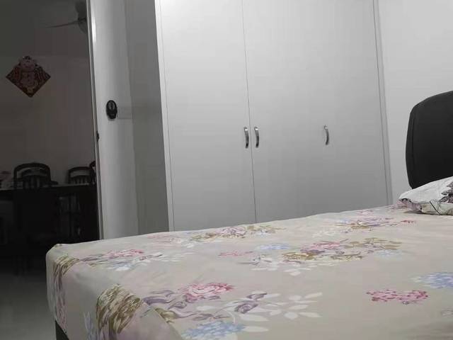Room for rent at woodlands