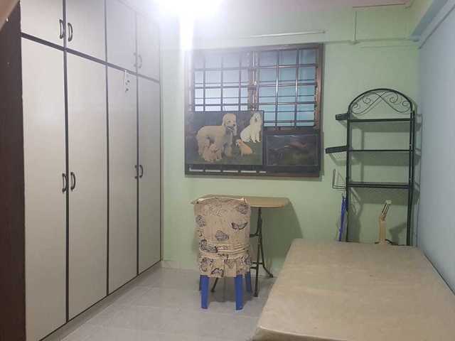 Common room for one female Chinese only with personal use of bathroom
