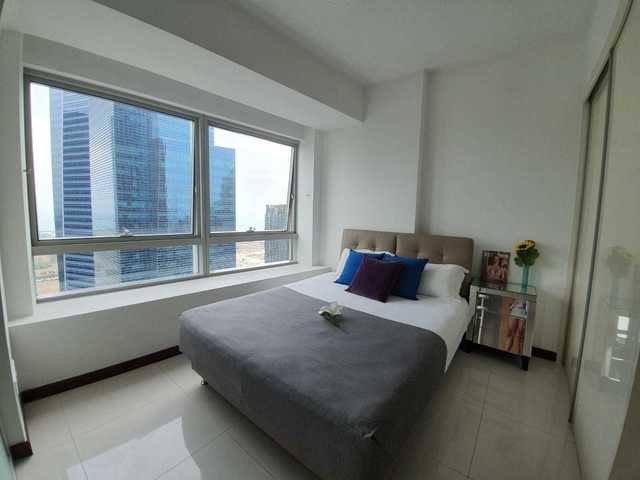 Large Queen Common Bedroom ,Magnificent views of Marina bay Sands