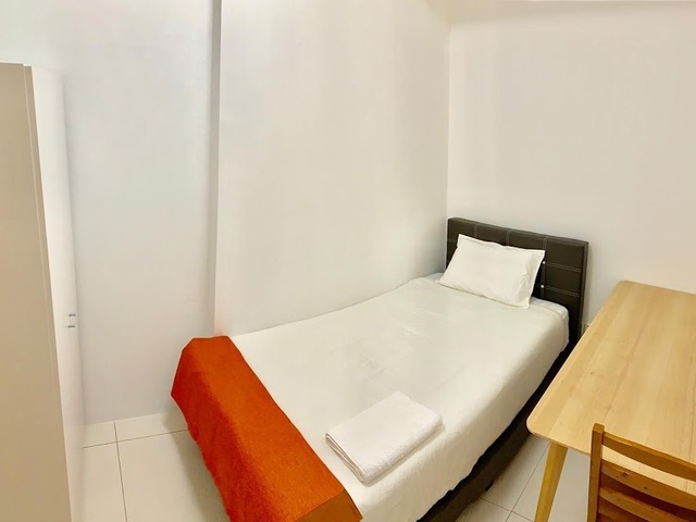 Quiet and Cozy Common Room in the Heart of CBD! 3 Bedroom Unit .