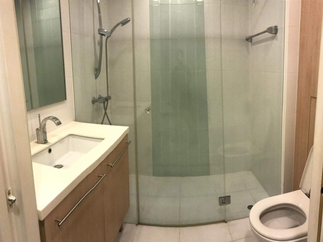 Quiet and Cozy Common Room in the Heart of CBD! 3 Bedroom Unit .