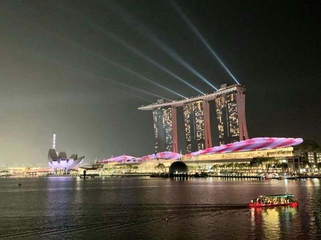 Quiet and Cozy Common Room in the Heart of CBD! 3 Bedroom Unit .