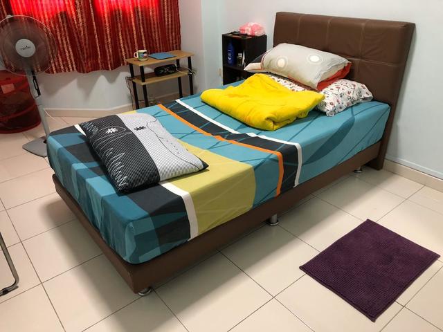 Available common room near Admiralty station