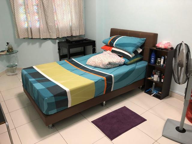 Available common room near Admiralty station