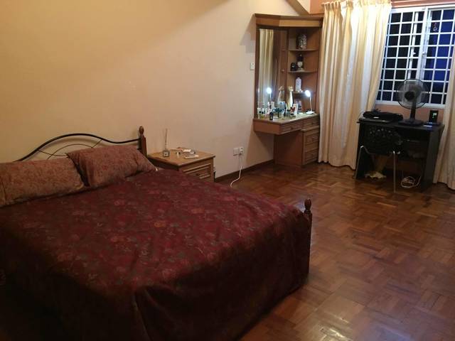 Spacious Masterbed Room for Rent in Terrace House @ Telok Kurau