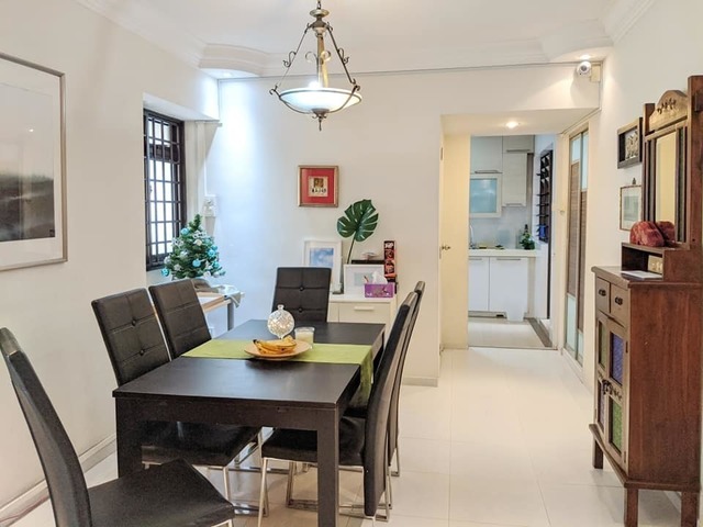 Large, bright, furnished Master Room rent next to Toa Payoh MRT. Available Mar 16, 2020.