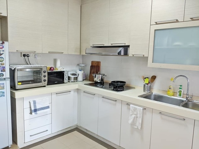 Large, bright, furnished Master Room rent next to Toa Payoh MRT. Available Mar 16, 2020.