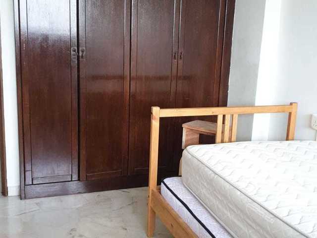 Female roommate to share bedroom